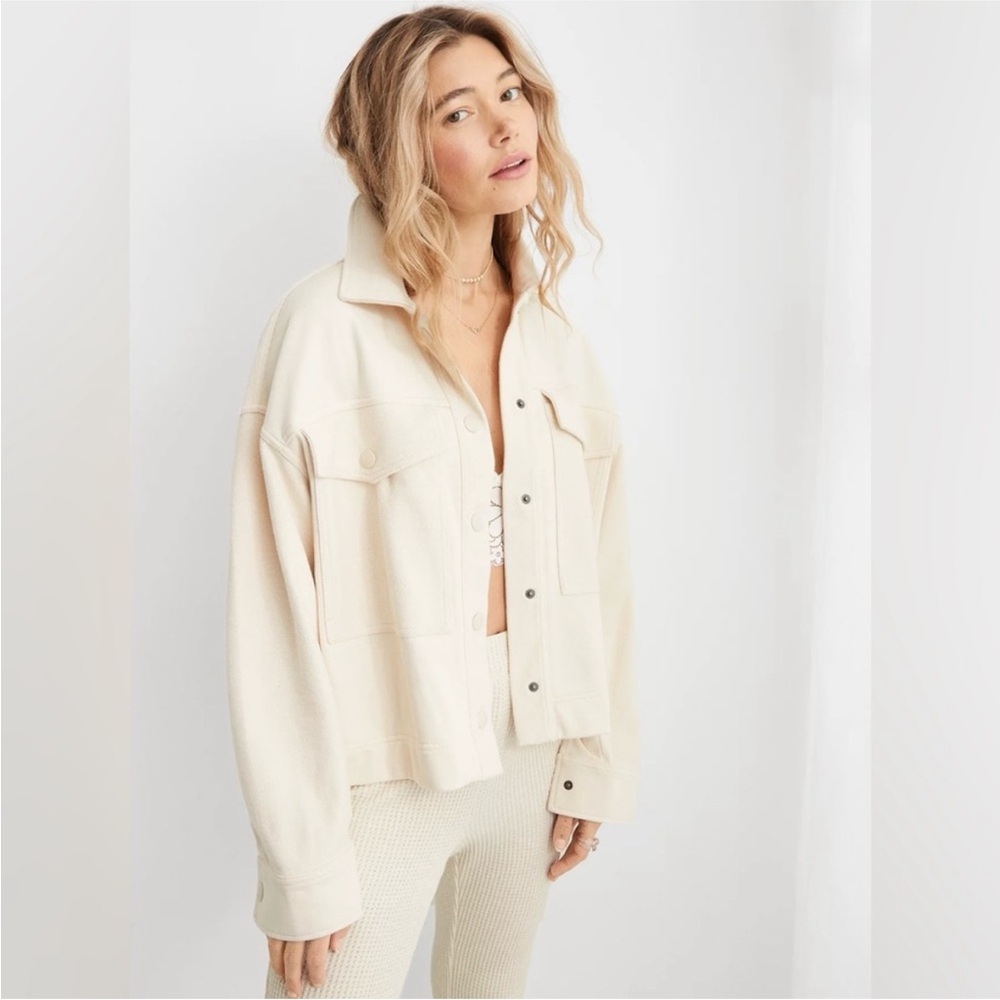 Aerie Fleece Cropped Shacket in Vintage Vanilla Crop Jacket Medium